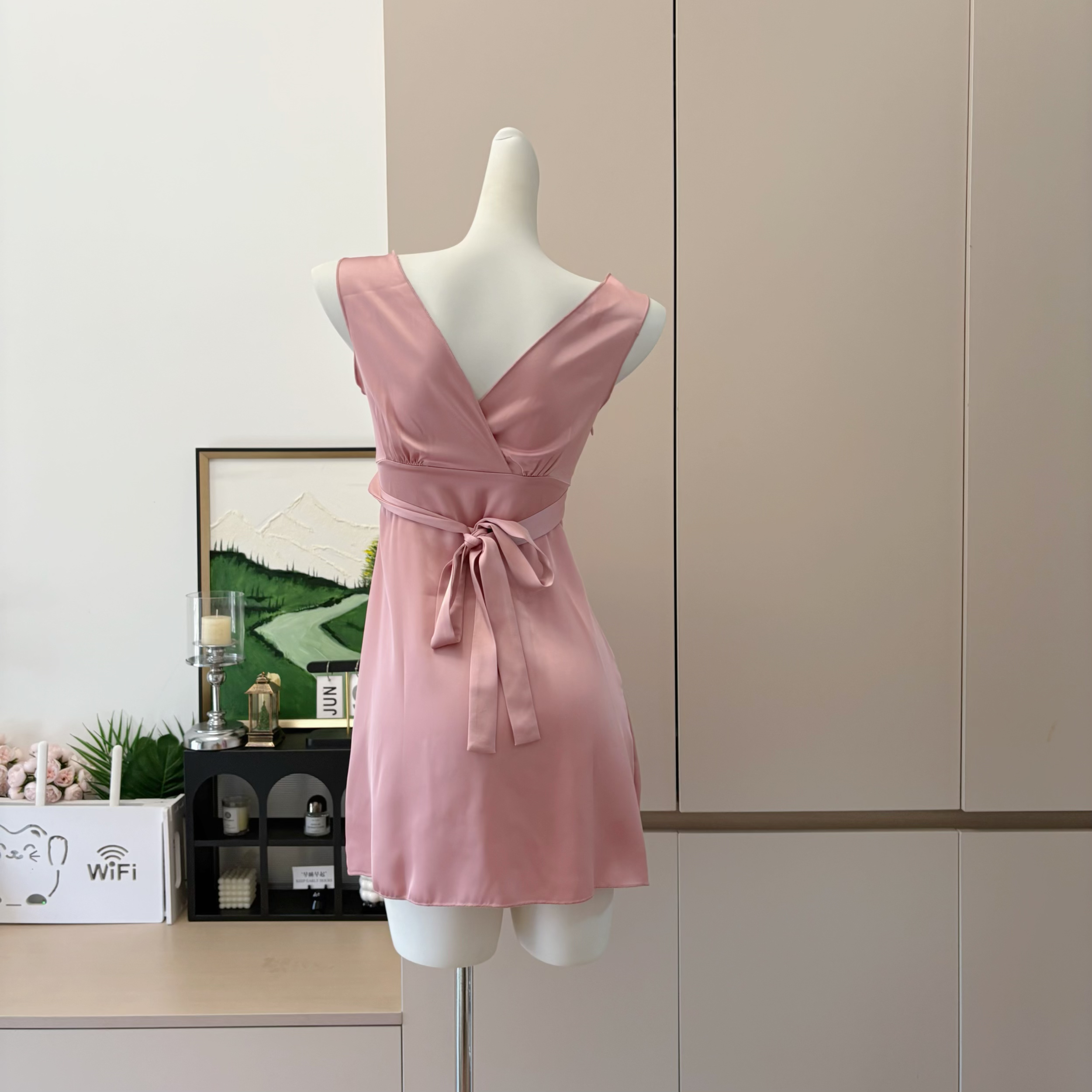 Sexy Lace Panel V-Neck Bodycon Dress with Waist Cinching Design - Image 5